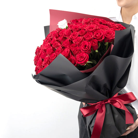 108本の赤バラの花束_黒×赤ラッピング_赤リボン