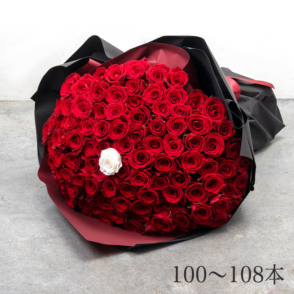 100～108本の赤バラの花束_黒×赤ラッピング_赤リボン