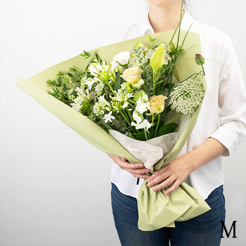 フローリストお任せ季節の花束　花びらメッセージ