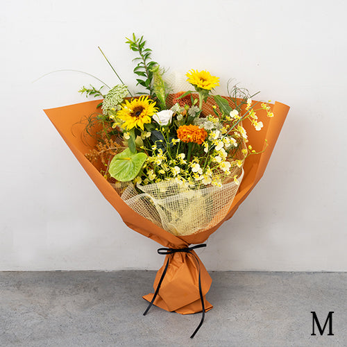 フローリストお任せ季節の花束　花びらメッセージ