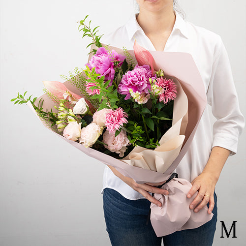 フローリストお任せ季節の花束　花びらメッセージ