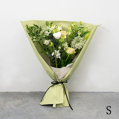 フローリストお任せ季節の花束　花びらメッセージ