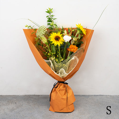 フローリストお任せ季節の花束　花びらメッセージ