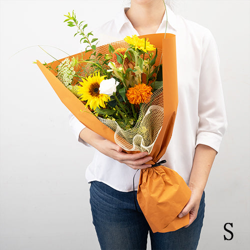 フローリストお任せ季節の花束　花びらメッセージ