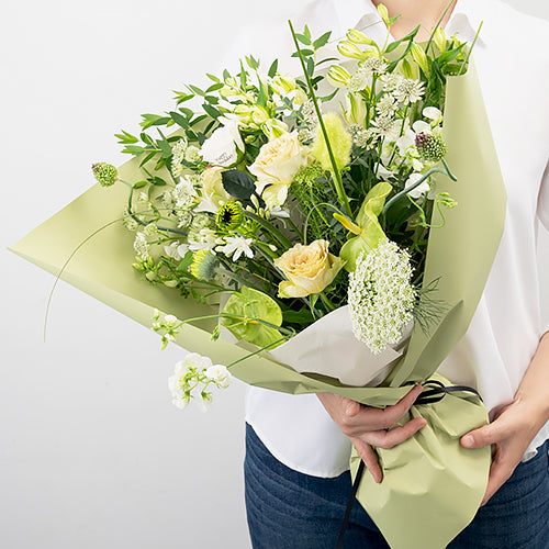 フローリストお任せ季節の花束　花びらメッセージ