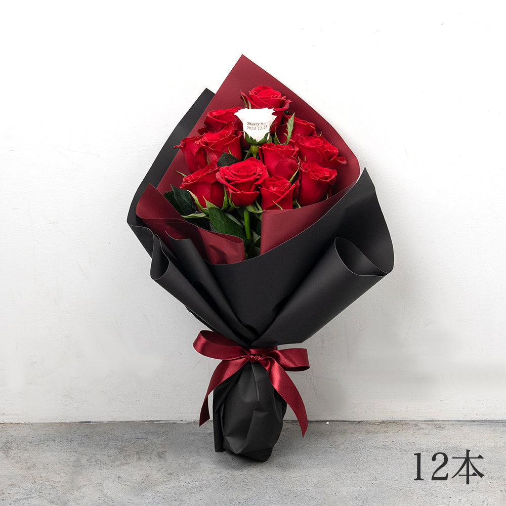 12本の赤バラの花束_黒×赤ラッピング_赤リボン