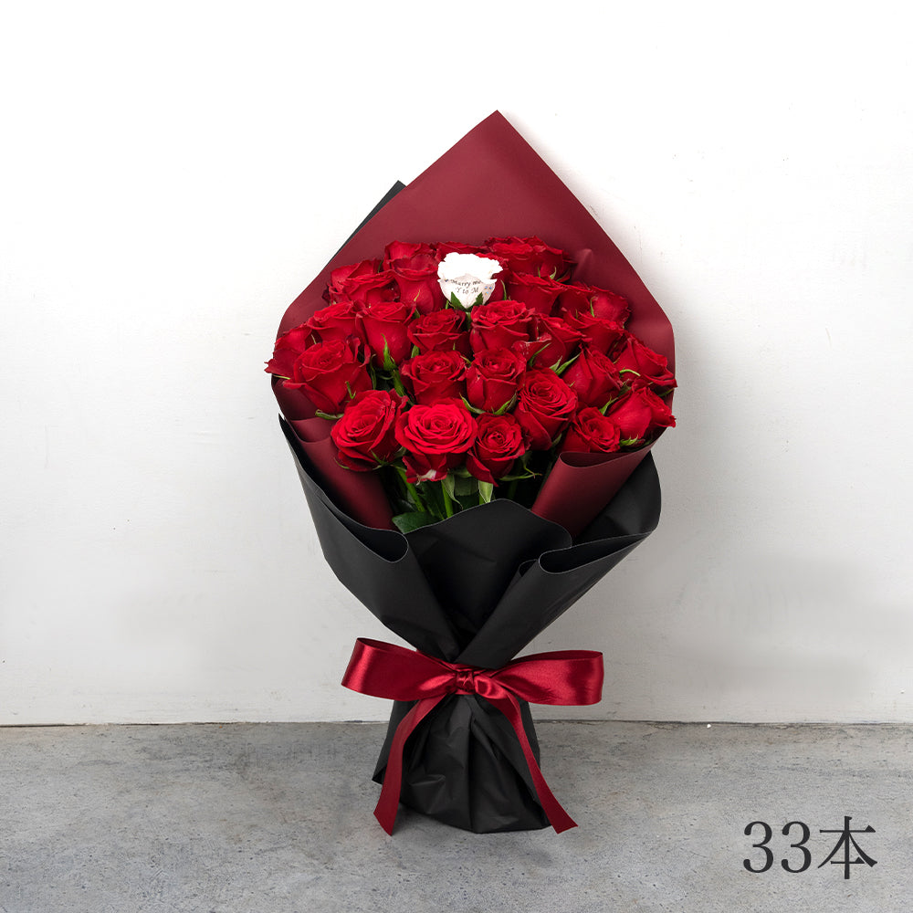 33本の赤バラの花束_黒×赤ラッピング_赤リボン