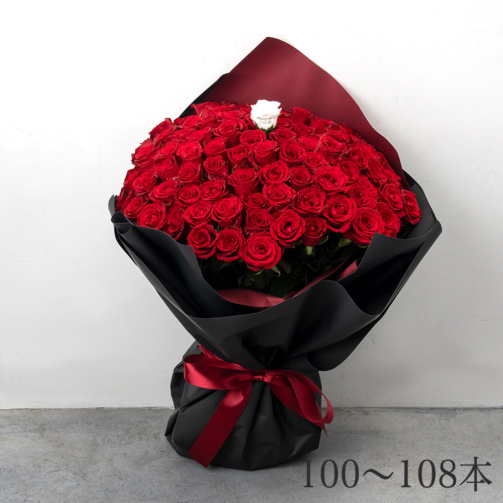 100から108本の赤バラの花束_黒×赤ラッピング_赤リボン
