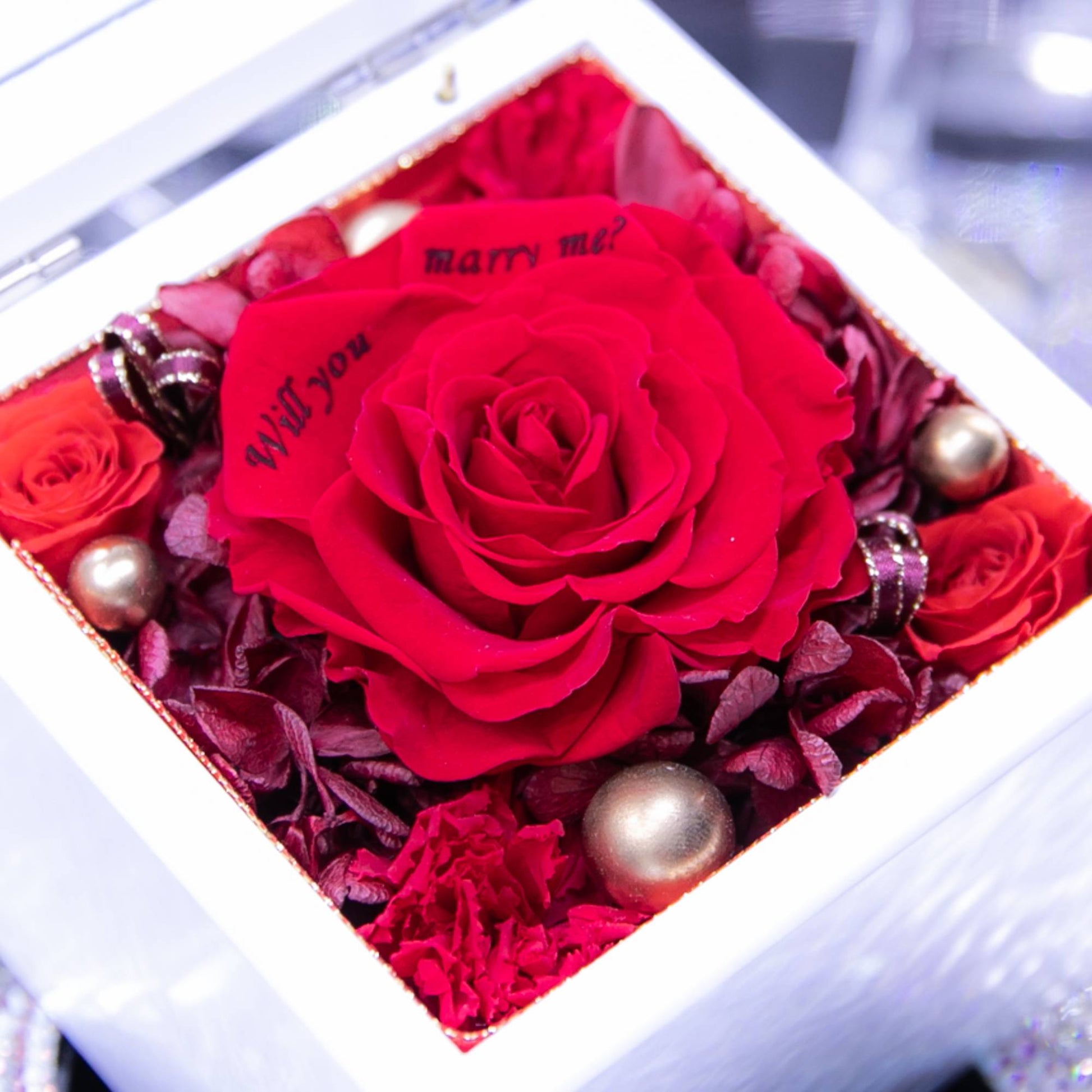 高級ホワイトオルゴールBOX お花イッパイ!プリザーブドフラワー プロポーズ用_レッド